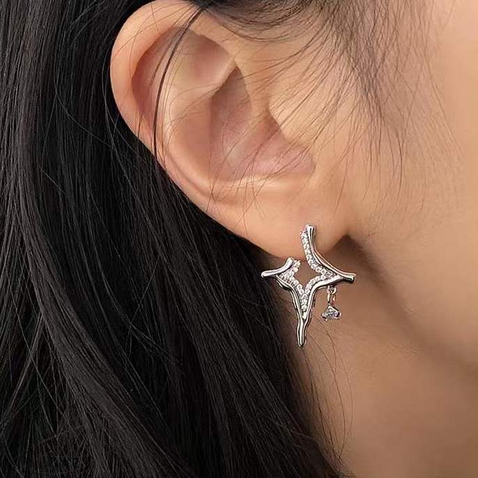 Oorbellen met strassteentjes in asterisme-stijl