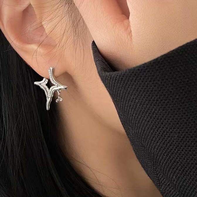 Oorbellen met strassteentjes in asterisme-stijl