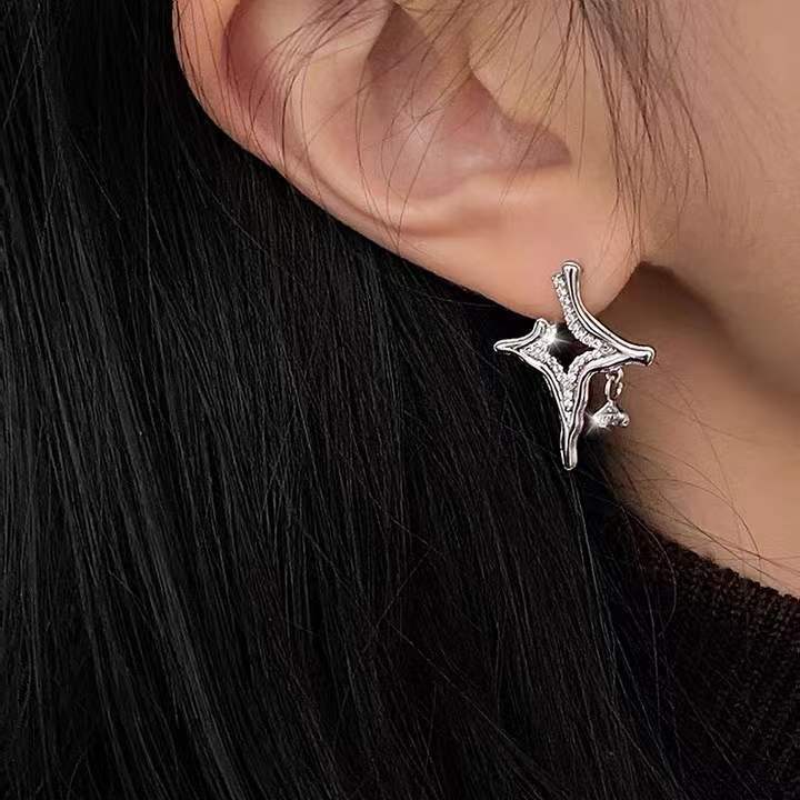 Oorbellen met strassteentjes in asterisme-stijl